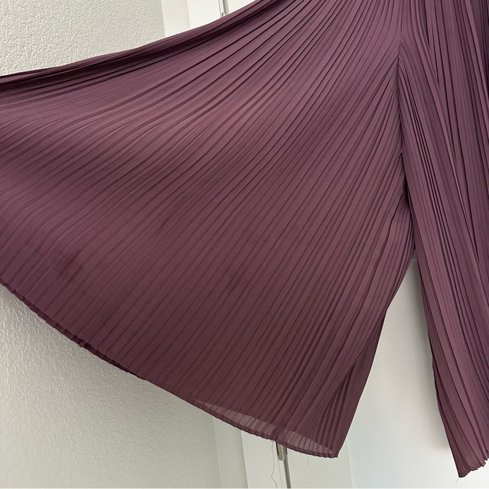 Uniqlo Wide Leg Pleated Pants in Plum - Picture 5 of 6
